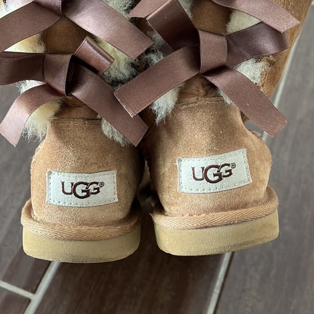 Girls UGG Size 2